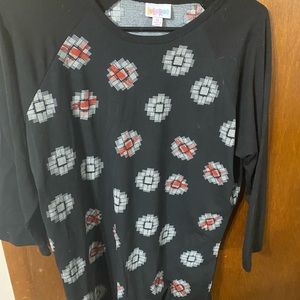 Mid length sleeve shirt